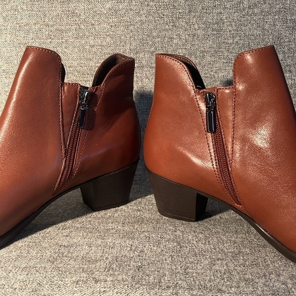 Munro Jackson Leather Boot.NEW - Picture 2 of 9